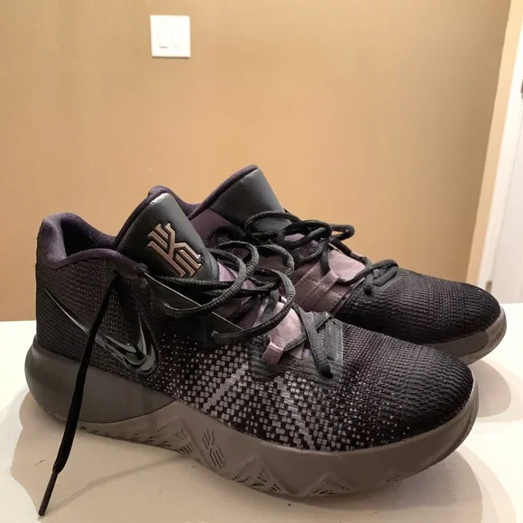 Nike Kyrie Irving black athletic sneakers! Nike Kyrie Irving Zoom Black Mens Sz 9.5 BQ3060-001 | eBay main image 3